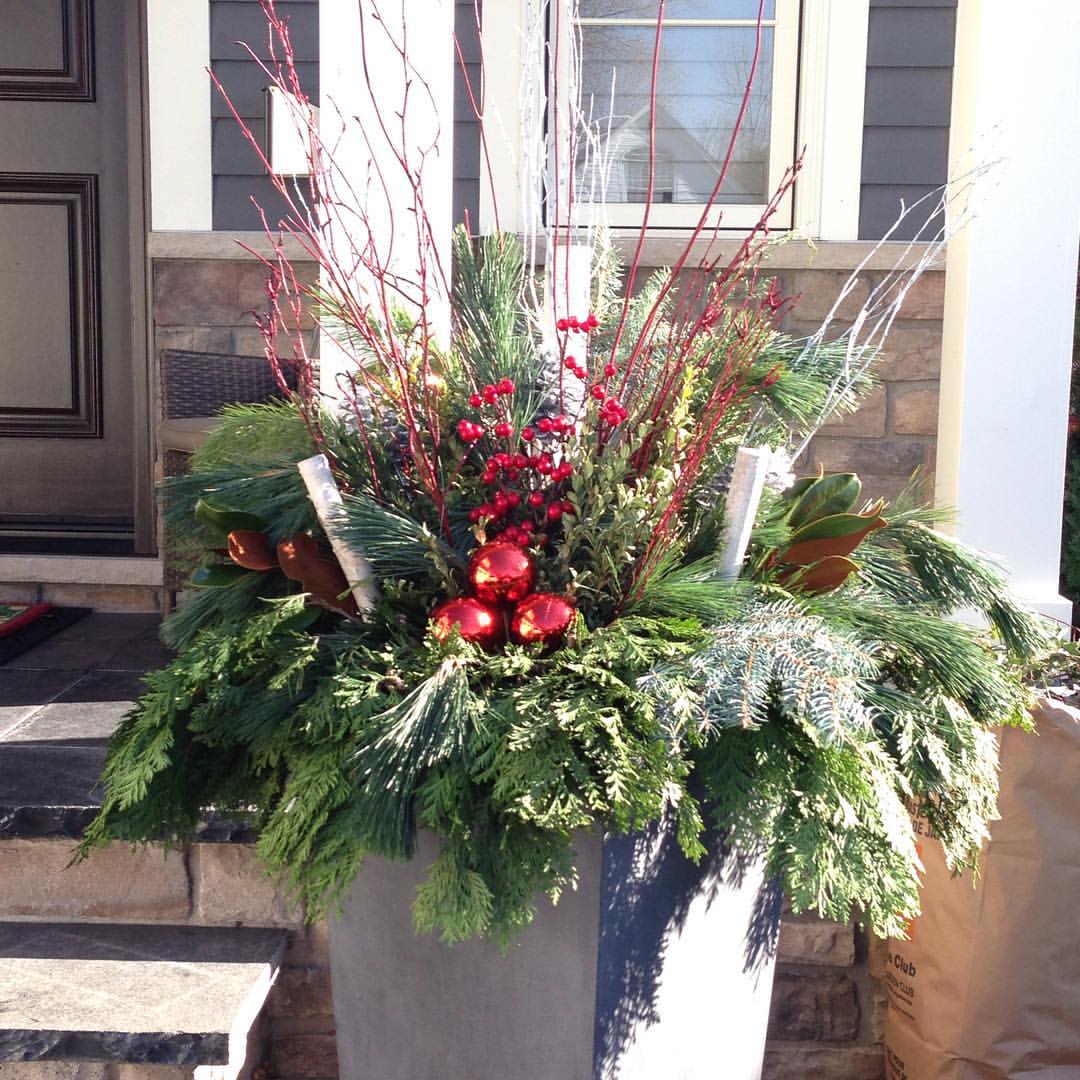Holiday Home Staging Tips: Outdoor Christmas Flower Pot Arrangements